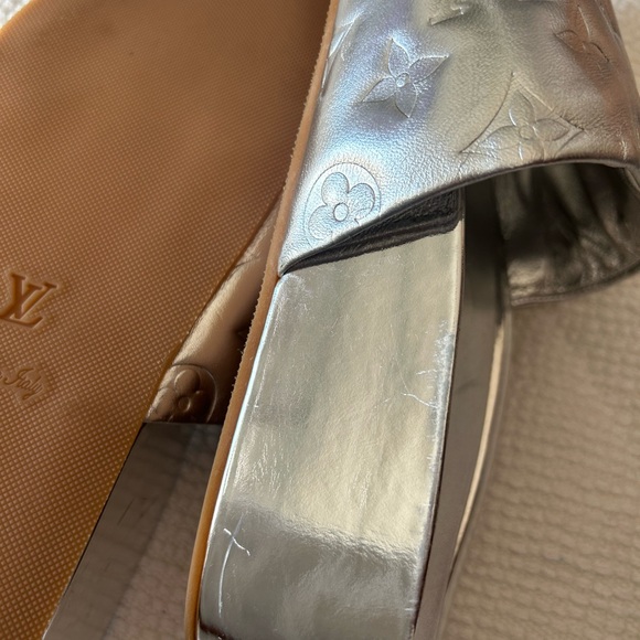 Louis Vuitton Silver Metallic Slide Sandals Size 40 gently used! Few scratches! - Picture 8 of 8